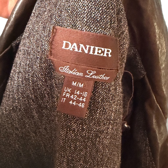 Vintage Danier chocolate brown full-length Italian leather coat NWOT - Picture 6 of 15
